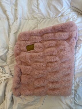 lola Plush Faux Fur Pink baby Throw Blanket